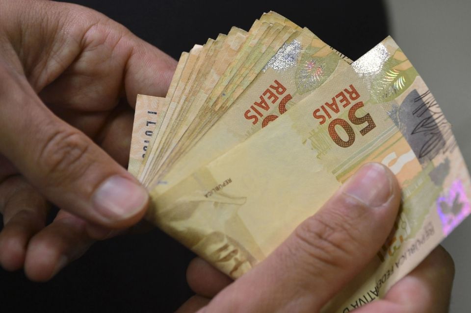 Pesquisa aponta que renda necessária para ser da classe média alta em ...