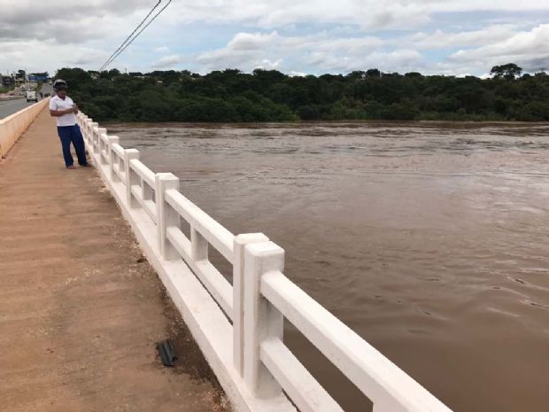 Nível do Rio Cuiabá sobe mais de um metro e imagem de ponte assusta ...