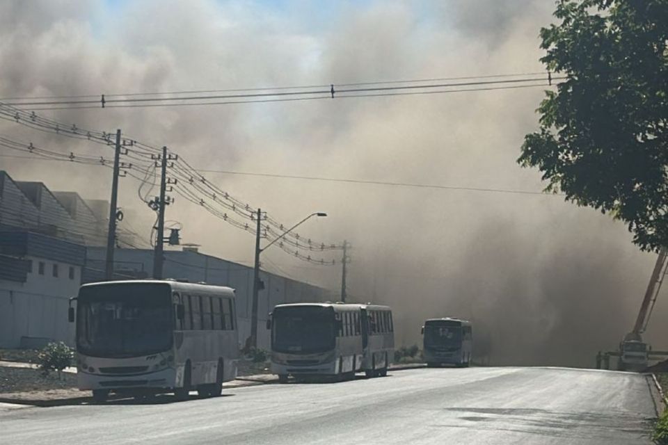 Incêndio consome fábrica de transformadores